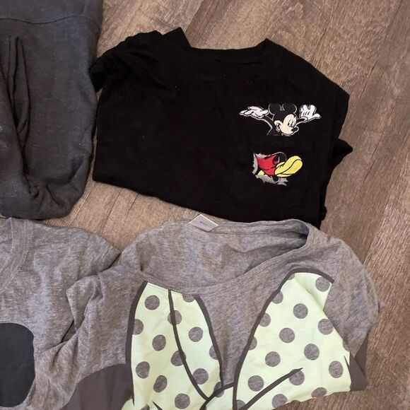 Lot Of 8 Disney Women’s Shirts Tops Size Small Bundle - Picture 6 of 10